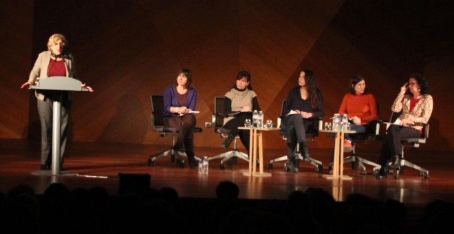 Manuela Carmena, Ana de Miguel, Yayo Herrero, María Sahuquillo, Sandra Ezquerra y Justa Montero durante el coloquio 'Hacia un Madrid feminista'.