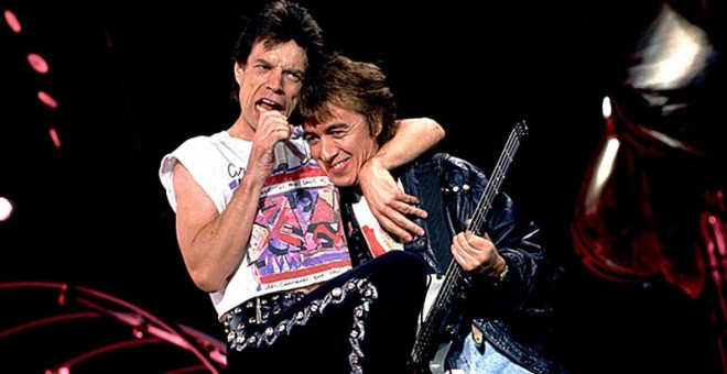Mick Jagger, vocalista del grupo, junto al batería Bill Wyman