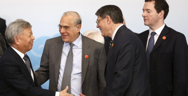 El secretario general de la OCDE, Ángel Gurría, conversa con el presidente del Banco Asiático de Inversion en Infraestructura, Jin Liqun, el secretario del Tesoro de EEUU, y el del Reino Unido, britanico George Osborne, en la reciente cumbre del G-20 en S