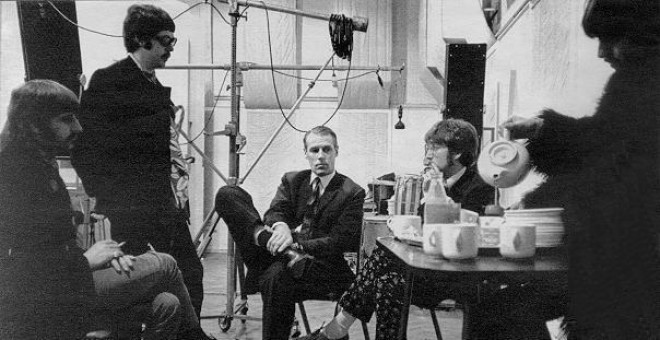 George Martin, junto a los Beatles