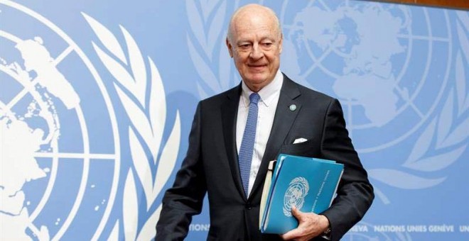 El enviado especial de la ONU para Siria, Staffan De Mistura, ofrece una rueda de prensa en Ginebra. / EFE