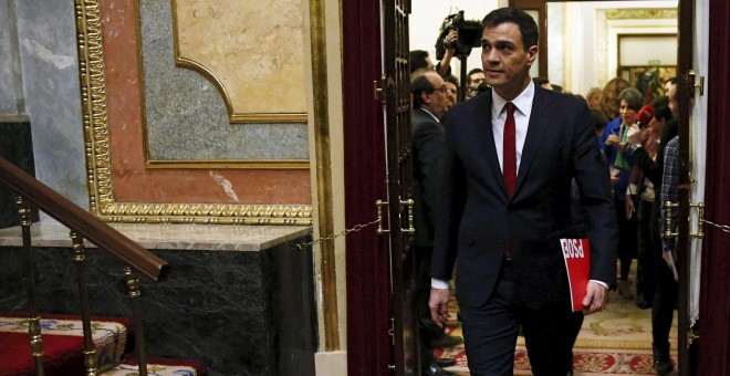 El secretario general del PSOE, Pedro Sanchez, entra en el hemiciclo del Congreso para el fallido debate de investidura. REUTERS/Juan Medina