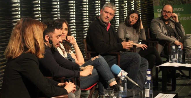 Leticia Dolera, Juan Antonio Bayona, Melanie Olivares, Gregorio Belinchón, Belén Atienza y Borja Cobeaga, durante el acto ‘El Cine que te mueve’.