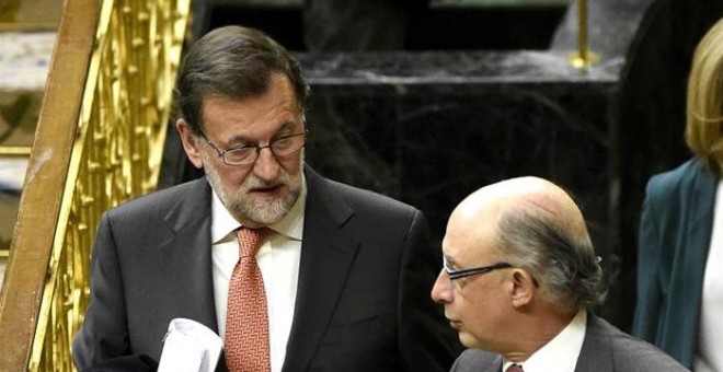 Rajoy y Montoro en el Congreso hace unos días. EFE/Fernando Villar