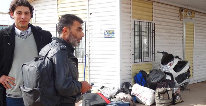 Dos ciudadanos sirios, dispuestos a regresar a la ciudad de Alepo. / CORINA TULBURE
