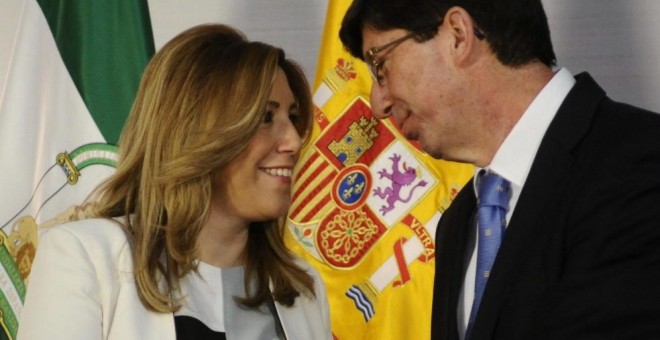 El líder de Ciudadanos en Andalucía, Juan Marín, con su hómologa del PSOE y presidenta de la Junta, Susana Díaz. Archivo EFE