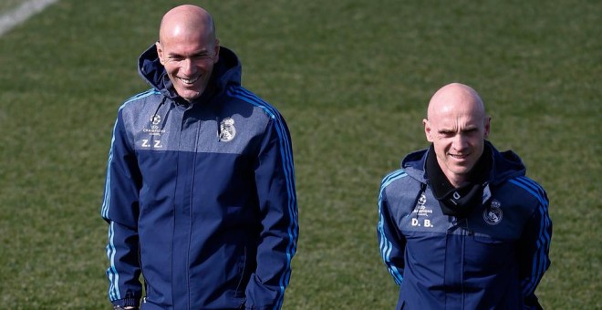 David Bettoni junto a Zidane en un entrenamiento hace unos días con el Real Madrid. /REUTERS