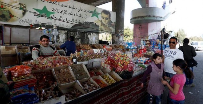 Un mercado de la capital de Siria, Damasco. El conflicto sirio ha entrado en una nueva fase con el cese de hostilidades y el avance del ejército sirio en territorio del Estado Islámico. EFE
