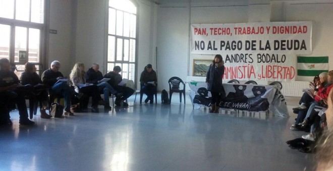Asamblea estatal de las Marchas de la Dignidad celebrada en el centro social Luis Buñuel de Zaragoza.