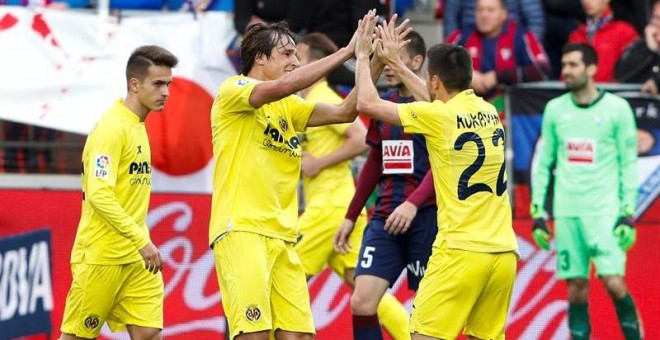 Los jugadores del Villarreal celebran uno de los goles ante el Eibar. /EFE