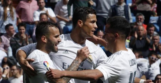 Lucas Vázquez, Cristiano Ronaldo y Jesé celebran uno de los cuatro goles ante el Eibar. EFE/Ángel Diaz