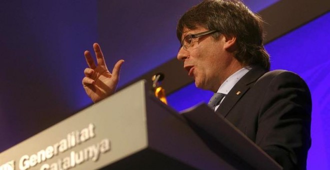 El presidente de la Generalitat, Carles Puigdemont, durante la rueda de prensa posterior a la reunión del ejecutivo catalán./ EFE