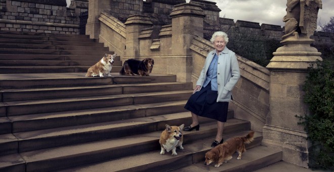 La reina Isabel, en los jardines privados de Windsor./ REUTERS