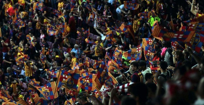 Pitada monumental al himno en la final de la Copa del Rey en Camp Nou entre el Baça y el Athletic de Bilbao. EFE