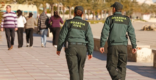 Dos agentes de la Guardia Civil, en una imagen de archivo. MI