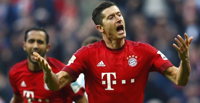 Lewandoski celebra un gol con el Bayern de Múnich contra el Schalke 04 en la Bundesliga. /REUTERS