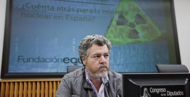 El diputado de Podemos, Juantxo López de Uralde, durante la presentación de la PLN en el Congreso. EFE