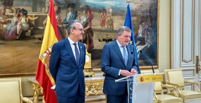 El ministro de Educación, Cultura y Deporte, Íñigo Méndez de Vigo, y el presidente de CRUE-Universidades Españolas, Segundo Píriz./ EP