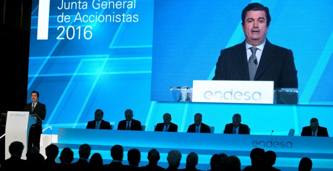 El presidente de Endesa, Borja Prado, durante su intervención en la junta de accionistas de la eléctrica. REUTERS/Andrea Comas