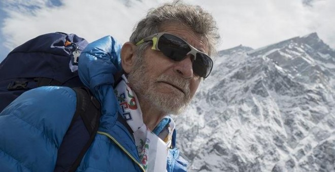 El alpinista español Carlos Soria llegó esta madrugada a la cima del Annapurna de 8.091 metros. / EP