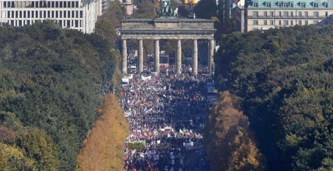 Al menos 150.000 personas se manifiestan en Berlín contra el TTIP. EFE