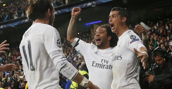 Cristiano celebra, junto a Marcelo y Bale, uno de los tres goles que le marcó al Wolfsburgo en el Bernabéu. /REUTERS