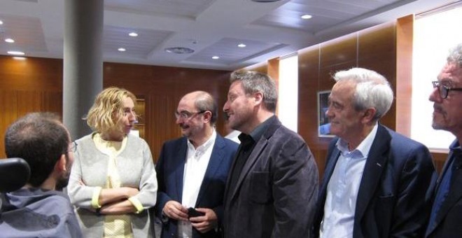 Los cuatro partidos de la izquierda parlamentaria aragonesa, PSOE, Podemos, Cha e IU, exploran estos días hasta cinco fórmulas de confluencia para las elecciones del 26 de junio.