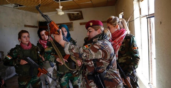 El comando femenino de Sinyaru: un grupo de mujeres que mantiene a raya al Estado Islámico. EUROPA PRESS