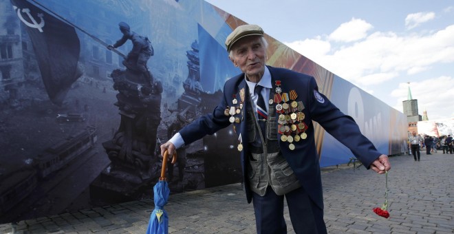 Un veterano participa en los actos de conmemoriación del 71 aniversario de la victoria del Ejército soviético sobre los nazis. REUTERS/Sergei Karpukhin