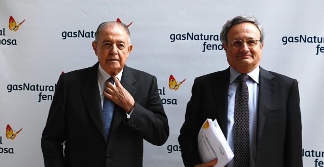 El presidente de Gas Natural, Salvador Gabarro (i), y el consejero delegado, Rafael Villaseca (d), posan anes de la presentación del plan estratégico de la compañía. REUTERS/Sergio Perez