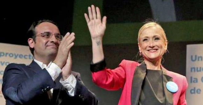 Daniel Ortiz con Cristina Cifuentes. EFE