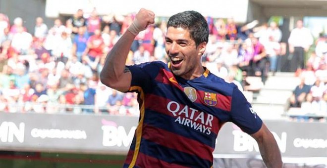 Luis Suárez celebra su segundo gol al Granada. EFE/Miguel Ángel Molina