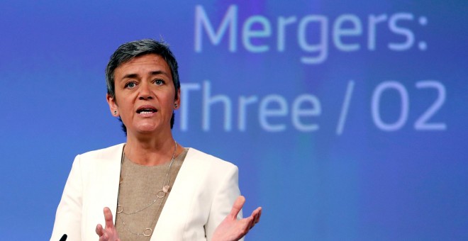 La comisaria europea de Compentencia,  Margrethe Vestager, en la rueda de prensa en la que explicó el veto de Bruselas a la venta de O2 a Hutchinson. REUTERS/Francois Lenoir