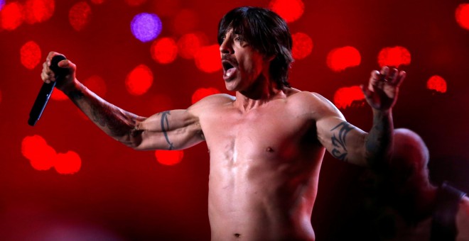 Anthony Kiedis of The Red Hot Chili Peppers performs during the halftime show of the NFL Super Bowl XLVIII football game between the Denver Broncos and the Seattle Seahawks in East Rutherford, New Jersey, February 2, 2014. REUTERS/Shannon Stapleton/File P