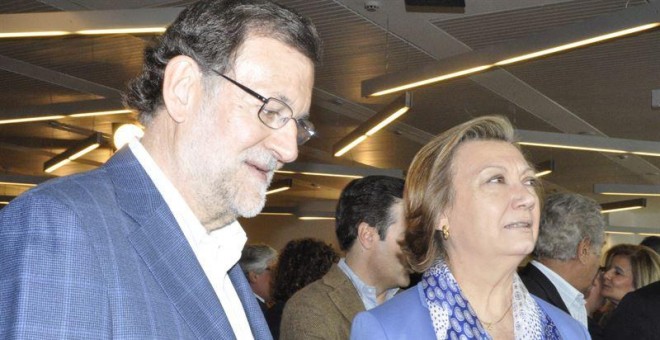 Mariano Rajoy, junto a la presidenta del PP de Aragón, Luisa Fernanda Rudi, este miércoles, en la presentación de candidatos de la coalición PP-PAR en Zaragoza. EUROPA PRESS