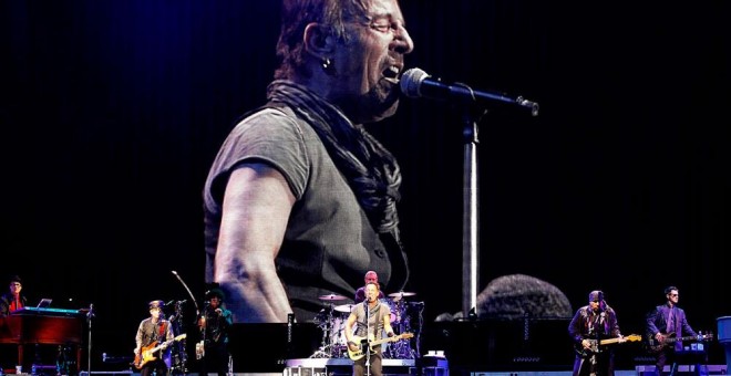 Bruce Springsteen en su actuación de anoche en Madrid. EFE