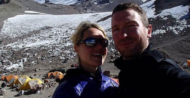 Maria Strydom y su marido, con quien escalaba, en una fotografía colgada en las redes sociales.
