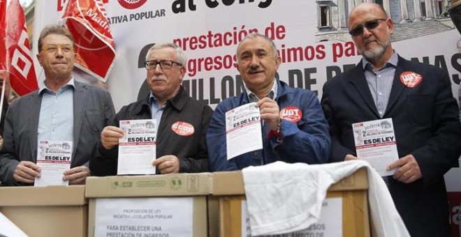 Los secretarios generales de CCOO y UGT, Ignacio Fernández Toxo (2i) y Pepe Álvarez (2d), junto a los secretarios de los sindicatos en Madrid, Jaime Cedrun Lopez (i) y Luis Miguel López Reillo (d).- EFE/MARISCAL