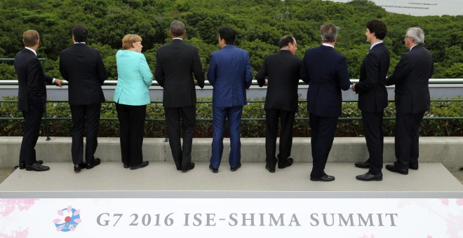 De izquierda a derecha el presidente del Consejo de la Unión Europea, Donald Tusk; el primer ministro italiano, Matteo Renzi; la canciller alemana, Angela Merkel; el presidente de los Estados Unidos, Barack Obama; el primer ministro nipón, Shinzo Abe; el
