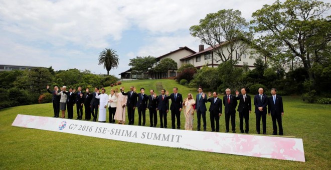 Foto de familia de los participantes en la segunda jornada de la cumbre del G-7 en  Ise-Shima (Japón). REUTERS/Carlos Barria