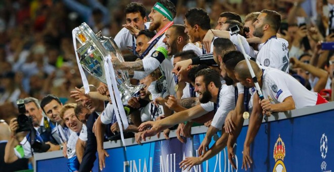 Los jugadores del Real Madrid celebran la Undécima en Milán. /REUTERS