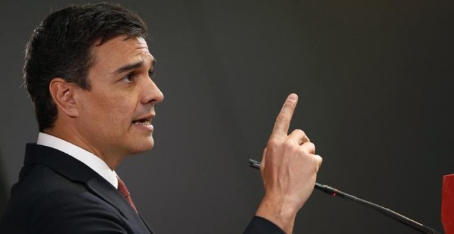 El candidato a la Presidencia de Gobierno y secretario general del PSOE, Pedro Sánchez, durante su comparecencia.- EFE / JAVIER LIZÓN