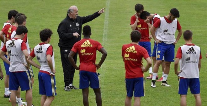 El seleccionador del combinado español, Vicente del Bosque durante un entrenamiento del equipo la semana pasada en Schruns, Austria. /EFE