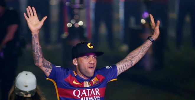Dani Alves, en la celebración del doblete del Barcelona. /REUTERS
