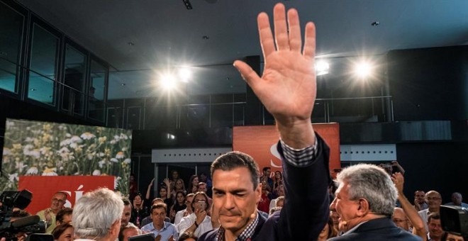 El candidato del PSOE a la presidencia del gobierno, Pedro Sánchez, durante el acto de precampaña en Las Palmas de Gran Canaria. EFE/Ángel Medina G.