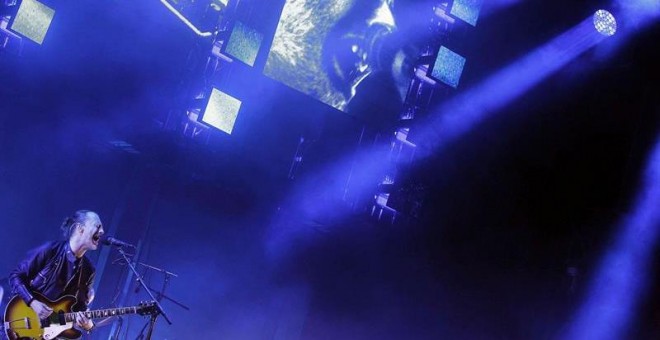 El cantante del grupo Radiohead, el británico Thom Yorke, durante la actuación del Primavera Sound Festival. EFE