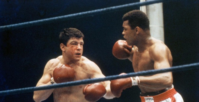 Foto del combate de Muhammad Ali contra el alemán Karl Mildenberger, por el título mundial el 10 de septiembre de 1966 en Fráncfort. EFE/EPA/WILLI GUTBERLET