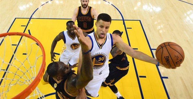 Curry, durante el último partido de los Warriors en la NBA. EFE/EPA/BOB DONNAN