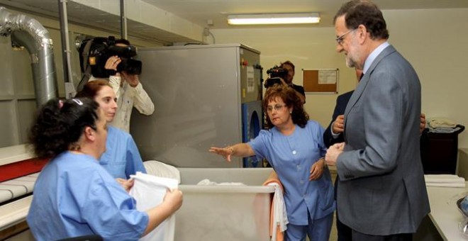 Mariano Rajoy, durante la visita en Salamanca a la sede de la asociación Asprodes Feap. / J.M. GARCÍA (EFE)