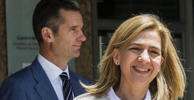 La infanta Cristina y su marido, Iñaki Urdangarin, a la salida de la sede de la Escuela Balear de la Administración Pública (EBAP) de Palma tras asistir a la presentación de las conclusiones del juicio del caso Nóos. EFE/Cati Cladera